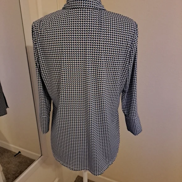 J. McLaughlin Brynn Top Sz M EUC Button-Front Pkts 3/4 Sleeve - Picture 6 of 9
